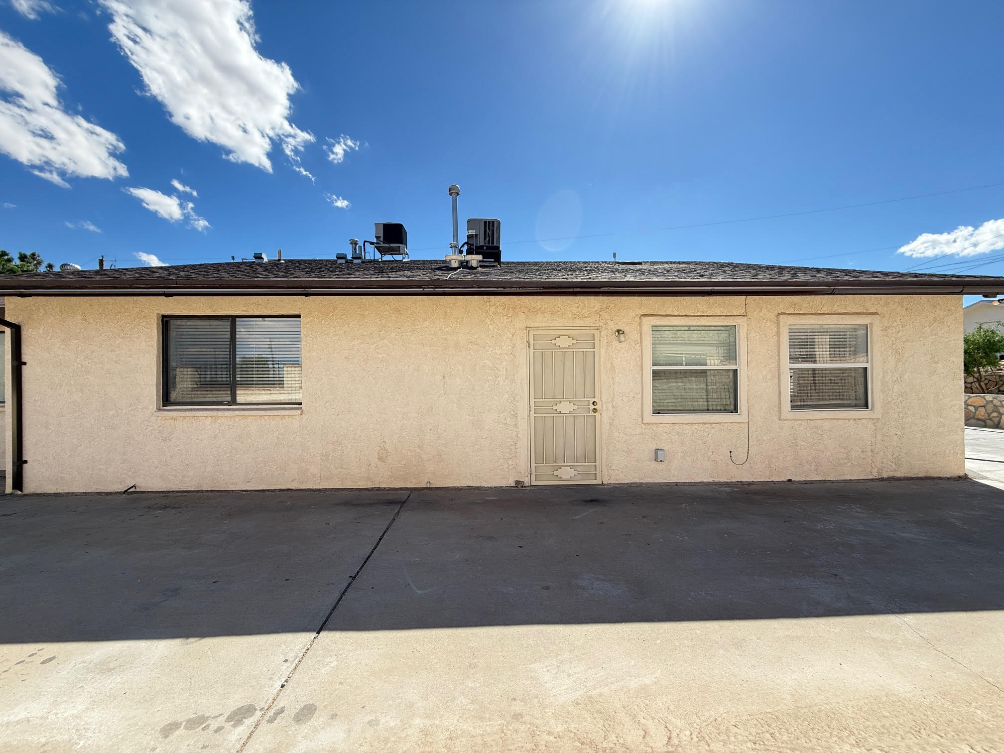 9001 Comet Street - 1